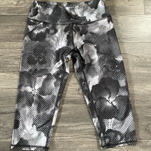 Cropped workout leggings size small